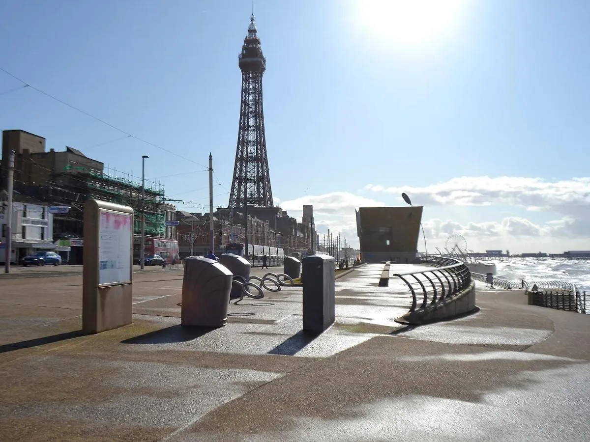 Holiday home Three - Uk43701 Villa Lytham St Annes